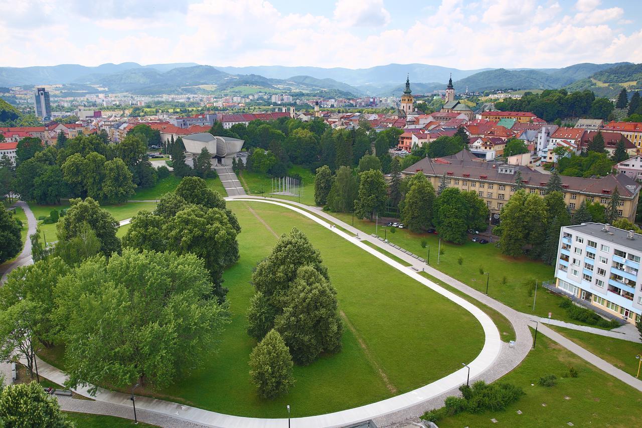 Hotel Lux Banska Bystrica Bagian luar foto