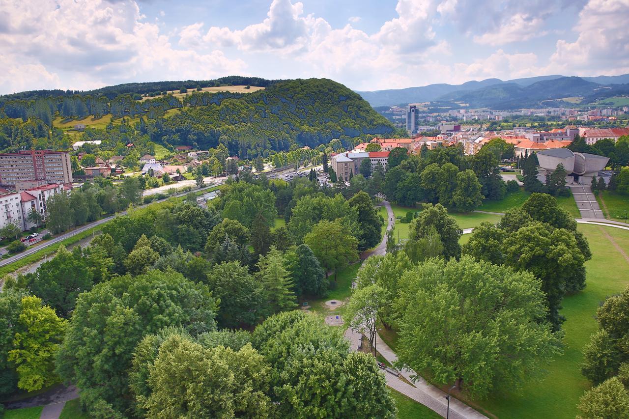 Hotel Lux Banska Bystrica Bagian luar foto