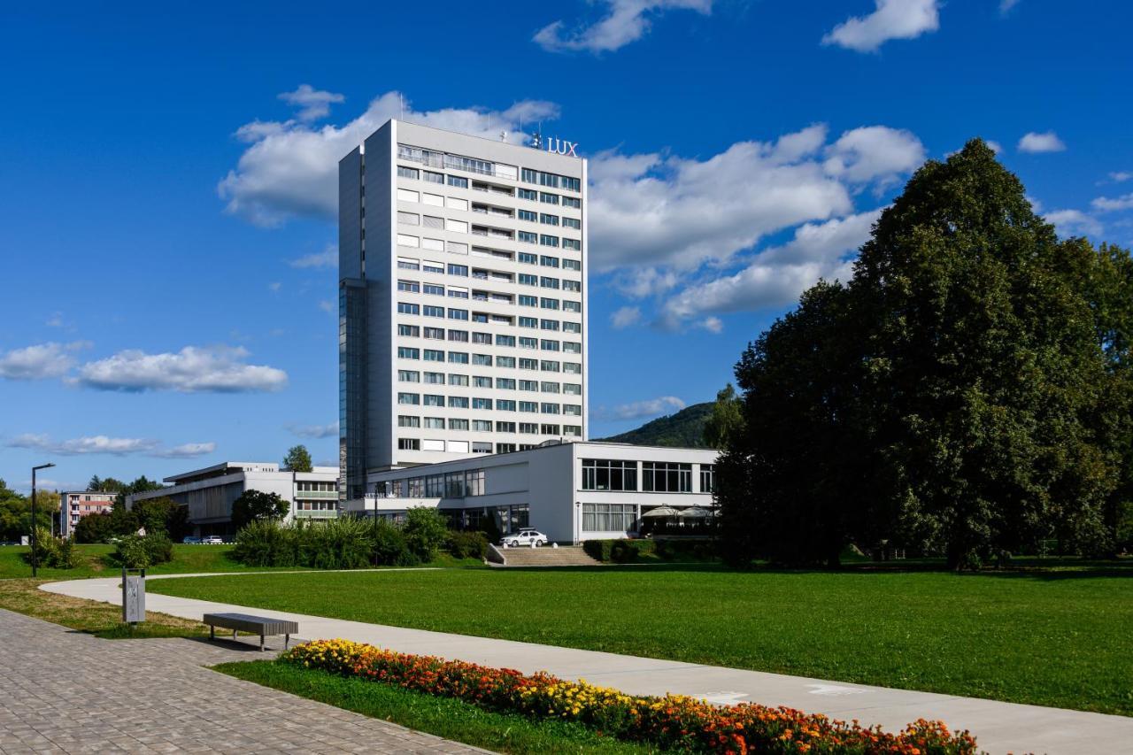 Hotel Lux Banska Bystrica Bagian luar foto