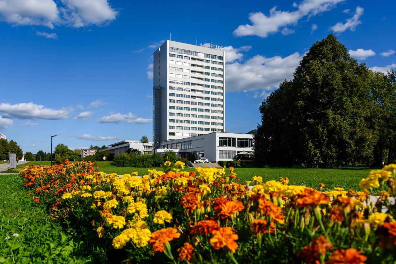 Hotel Lux Banska Bystrica Bagian luar foto